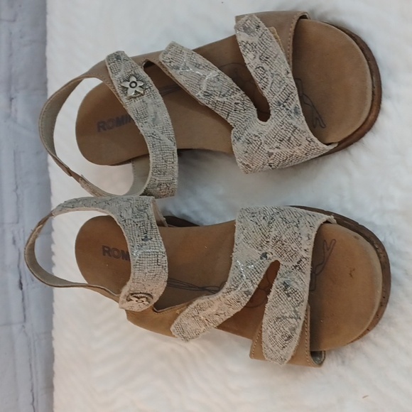 ROMIKA Womans Tan Snake Print‎ Tan Sandals 39 =8 USA - Picture 1 of 9